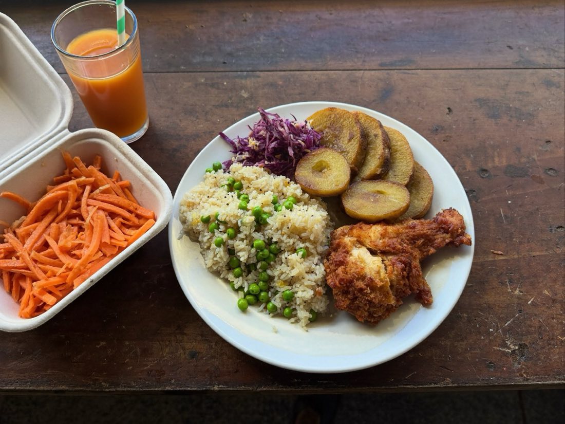 Fried chicken with rice and peas (demo image)